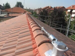 Linea vita tetto obblighi rischi e soluzioni per case aziende e condomini a Torino